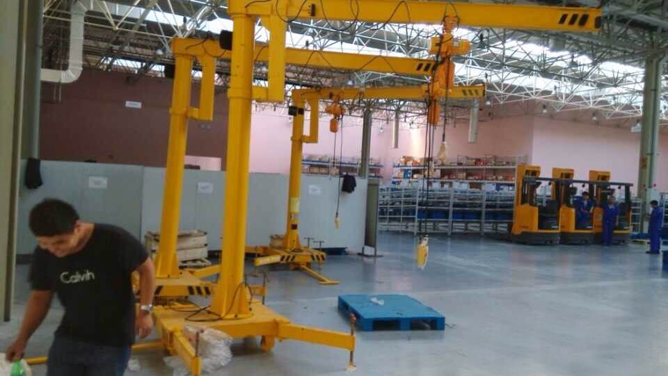 BZD型內滑環(huán)式旋臂起重機